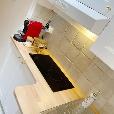 Sympathy For 2 Near The Sacre Coeur Paris